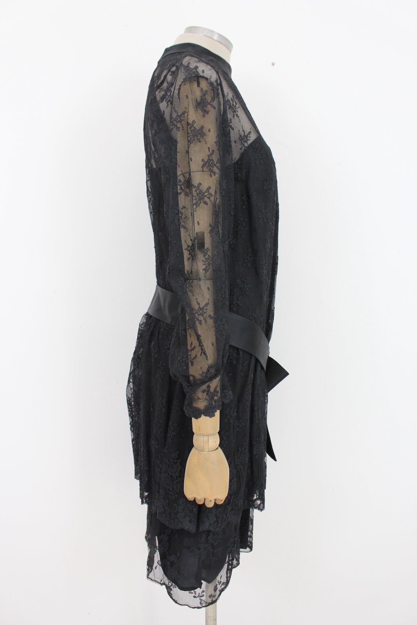 Artisanal Italian 1960s Lace Black Evening Dress