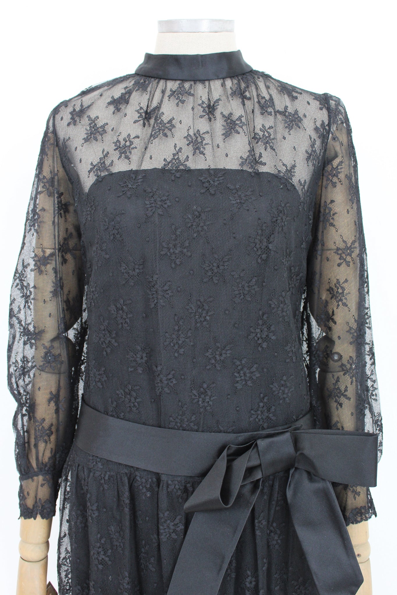 Artisanal Italian 1960s Lace Black Evening Dress