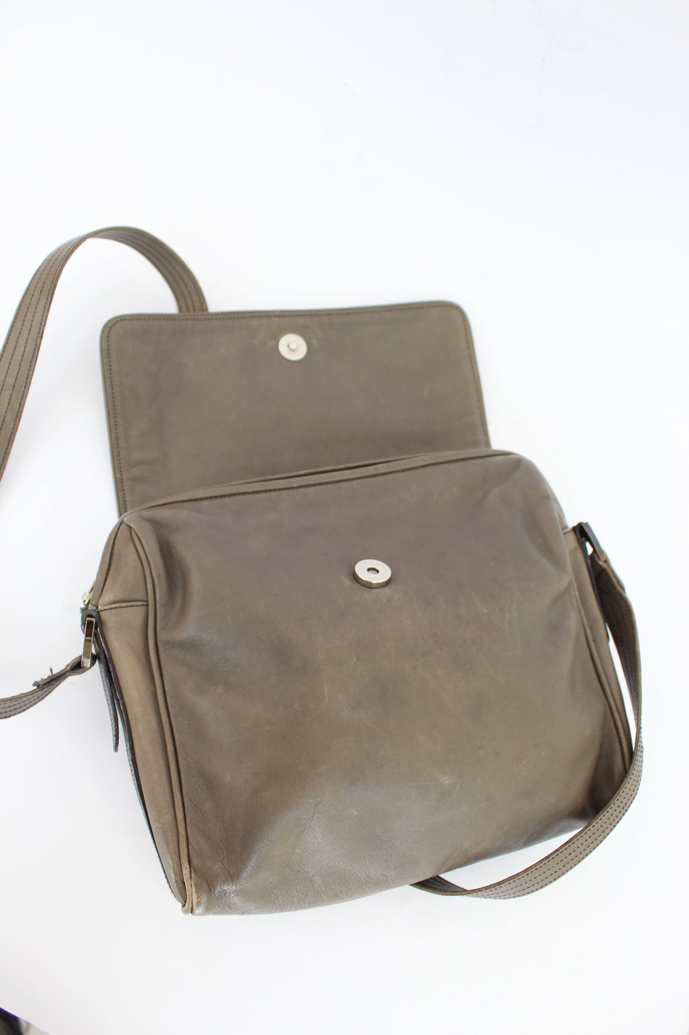 Ferrè Gray Leather Vintage Shoulder Bag