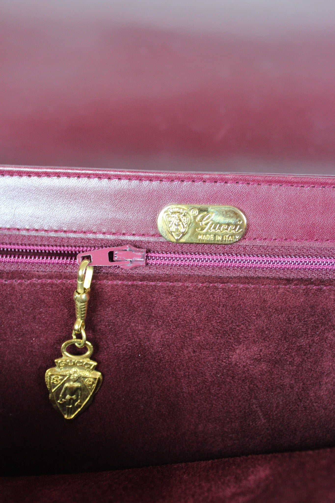 Gucci Messenger Burgundy Leather Shoulder Bag Vintage 1980s